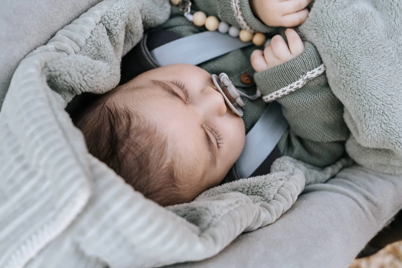 Fußsack 0+ 3/5 Punkte Plüsch Vik In Grün – Bild 4