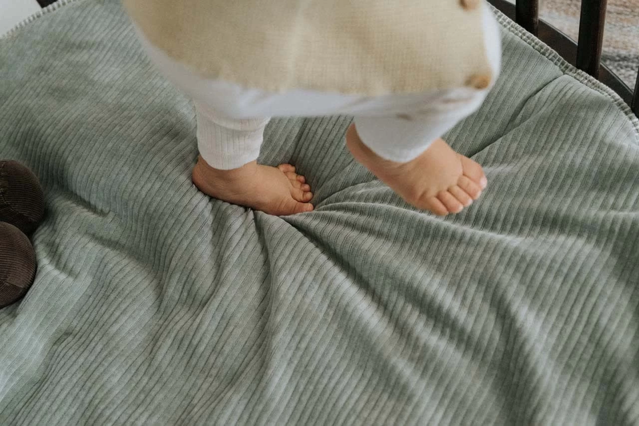 Krabbeldecke Rund Vik In Grün/Sand – Bild 6